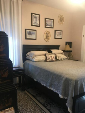 Отель Dresden B & B  Лос-Анджелес